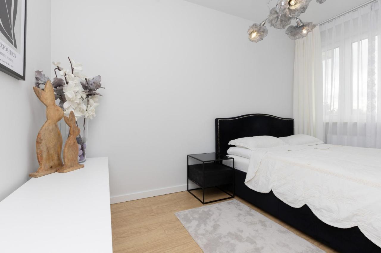 Apartament Stylish Przedpole With Balcony & Parking By Renters Warszawa