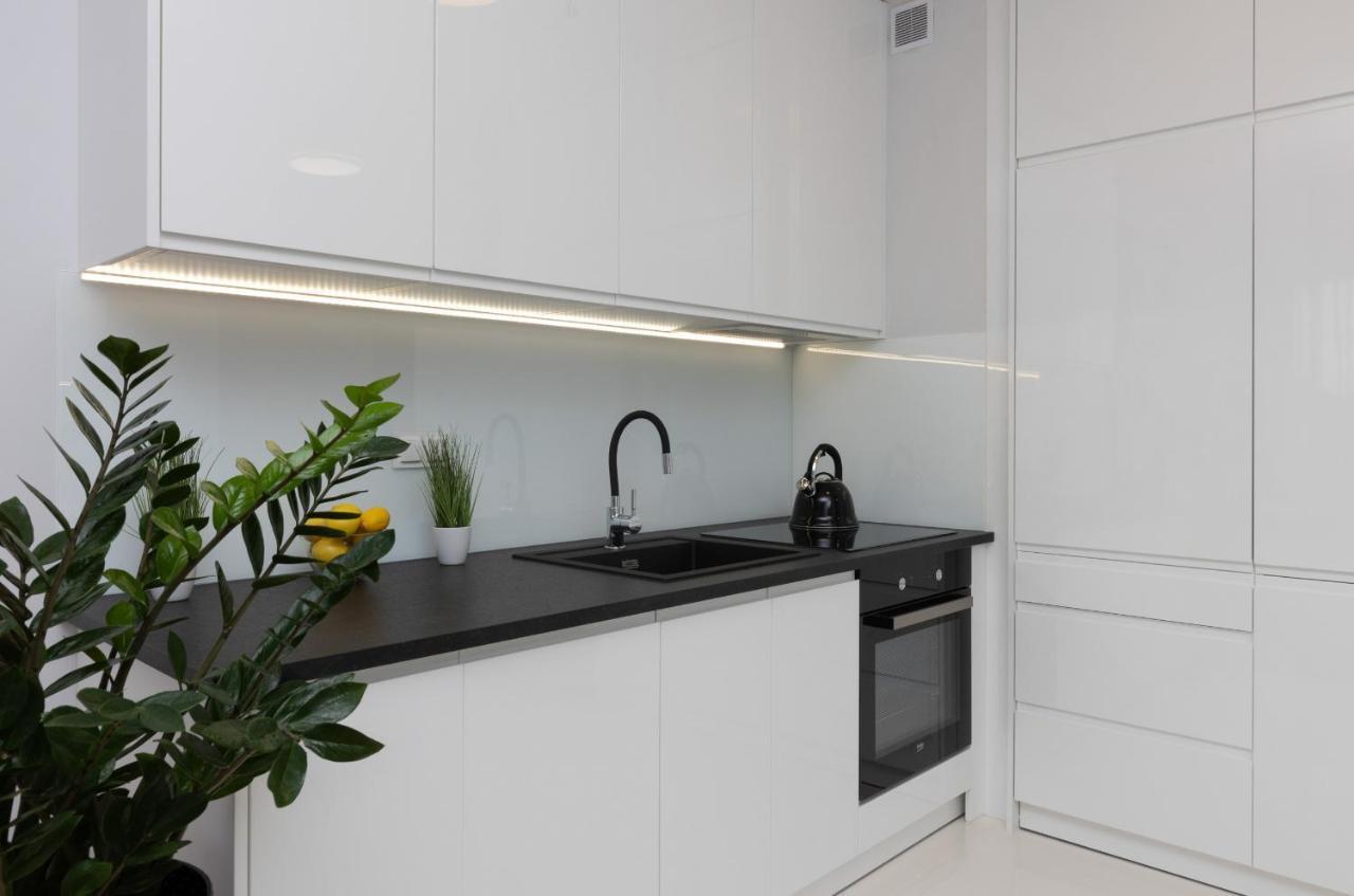 Stylish Przedpole With Balcony & Parking By Renters Apartament Warszawa