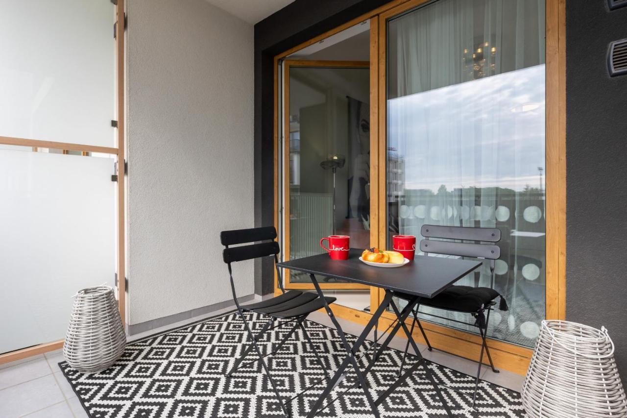 Apartament Stylish Przedpole With Balcony & Parking By Renters Warszawa